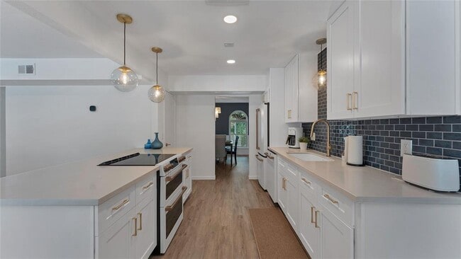 Building Photo - 7507 Stonecliff Dr