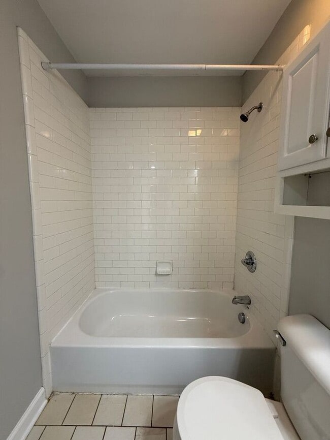 Building Photo - Inglewood Duplex Available Now!