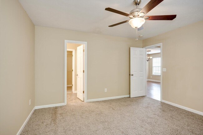 Building Photo - 153 Photinia Dr