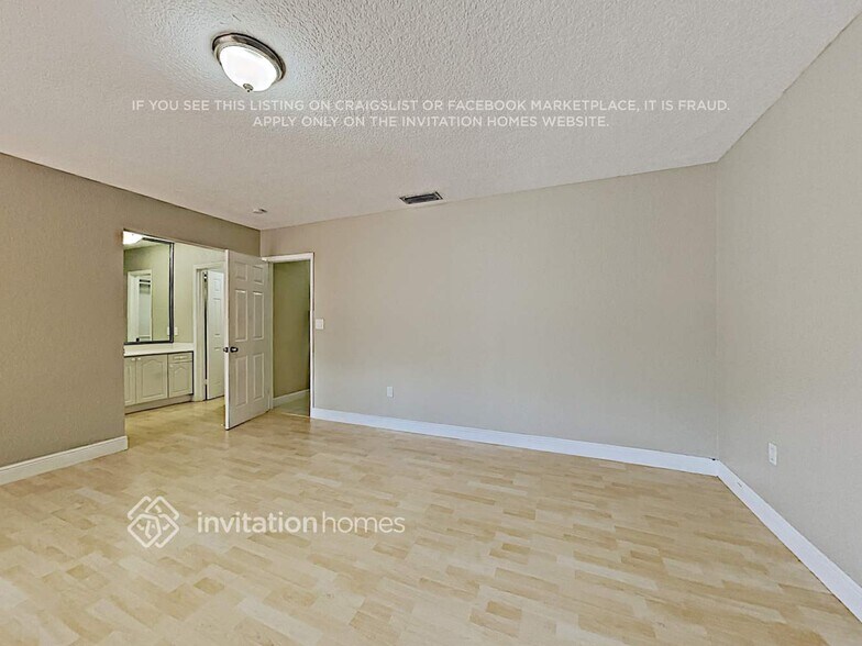 Building Photo - 8361 NW 166th Terrace