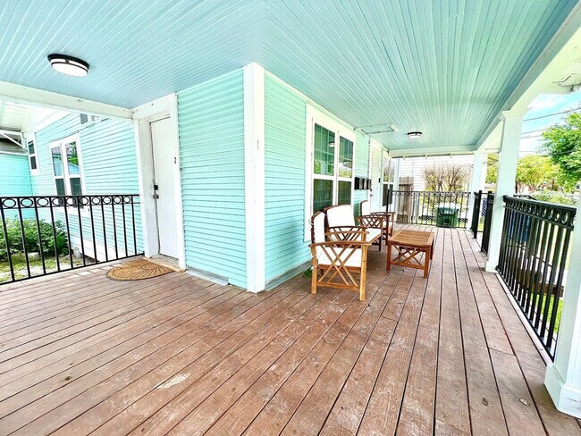 Building Photo - 1525 5th St