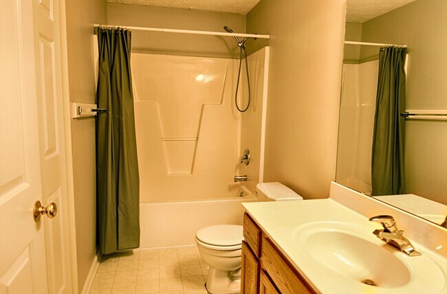 Building Photo - 2807 Bombay Dr