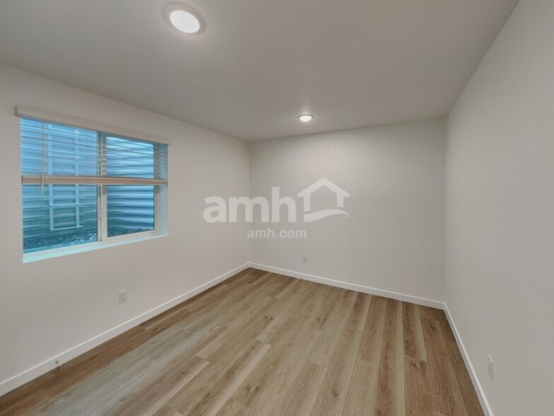 Building Photo - 350 N Addison Way