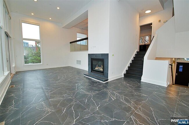 Building Photo - 11 Vela Way