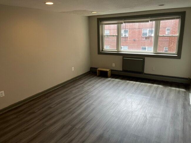 Building Photo - 32 Cook Ave