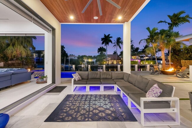 Building Photo - 334 Isle of Capri Dr