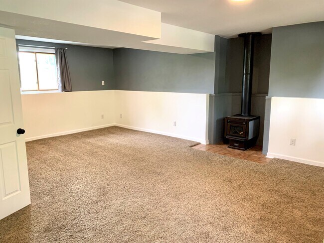 Family room/ 4th Bedroom - 155 Bayberry Ln