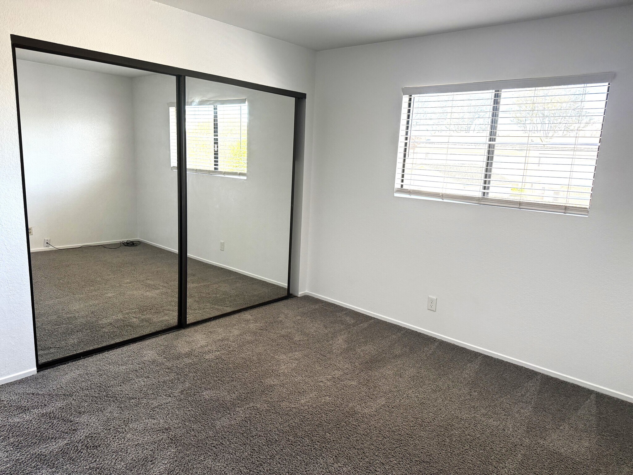 Building Photo - 10777 Walnut St