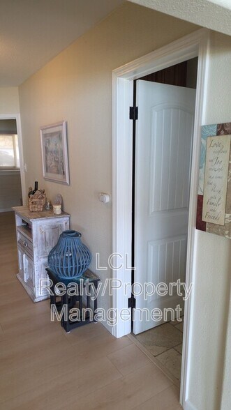 Building Photo - 17977 Lakeshore Dr