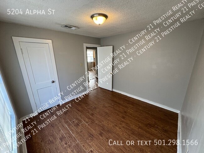 Building Photo - 5204 Alpha St