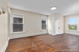 Building Photo - 531 W Webster Ave