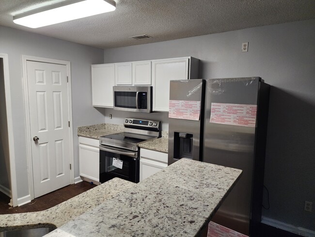 Building Photo - 2378 Charleston Pointe SE