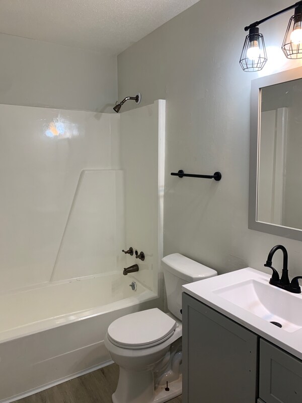 Building Photo - 100 Lewis Dr