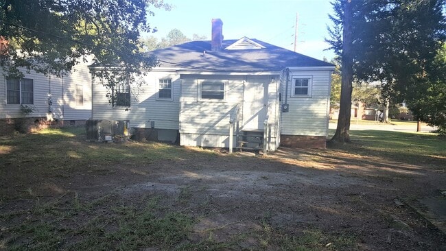 Building Photo - 925 Biggs St
