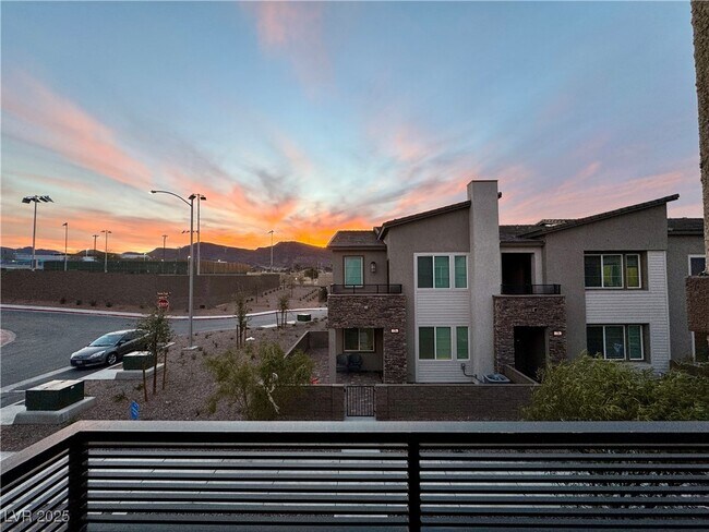 Building Photo - 337 Laurel Peak Dr