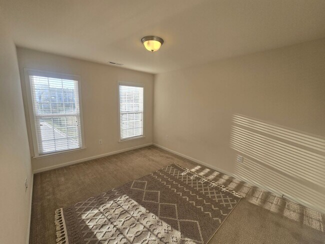 Building Photo - 4BR/3.5BA with 2-Car Garage! Available February 2026