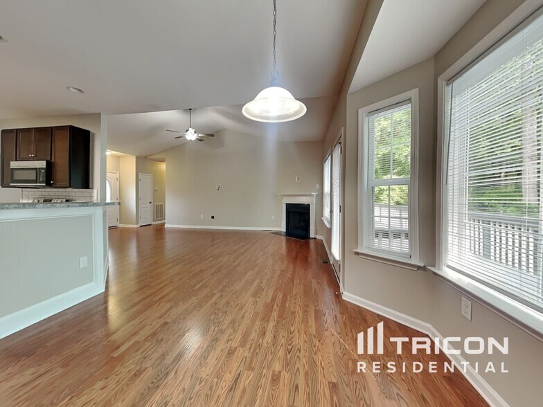 Building Photo - 163 Hay Field Dr