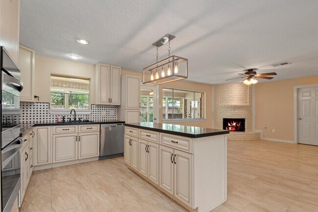 Building Photo - 4906 Green Willow Ln
