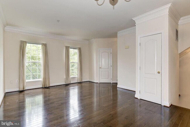 Building Photo - 122 Elmcroft Blvd