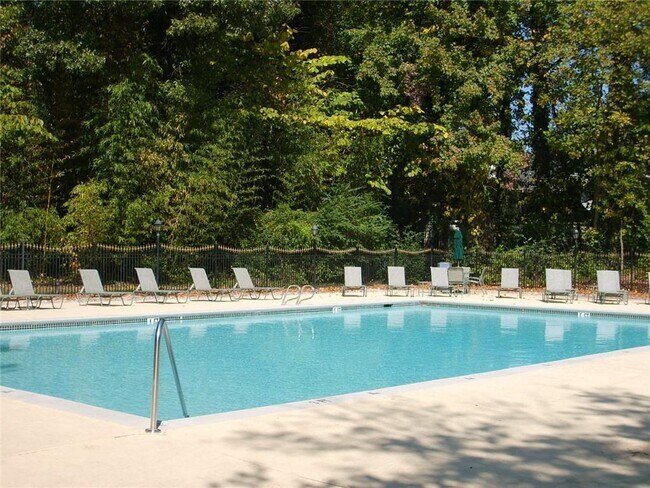 Building Photo - 4209 Pine Heights Dr NE