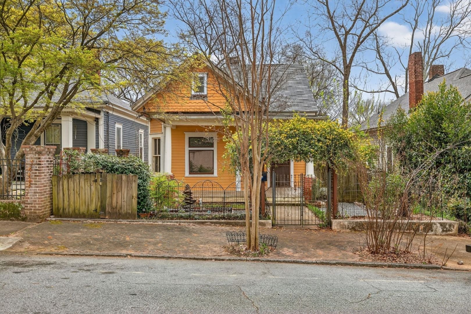 Building Photo - 321 Orleans St SE