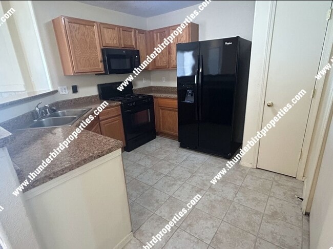 Building Photo - Gated Community 2 Bedroom - 2 Bathroom - 2 Car garage