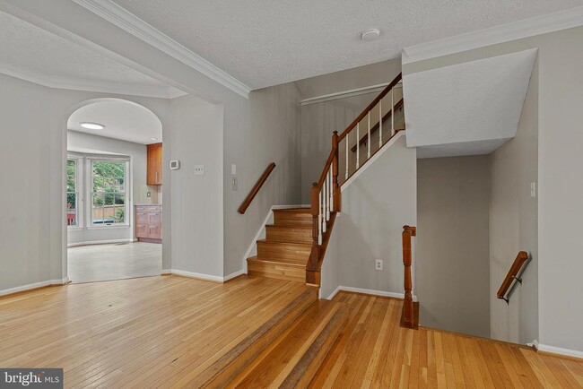 Building Photo - 7 Willwood Ct