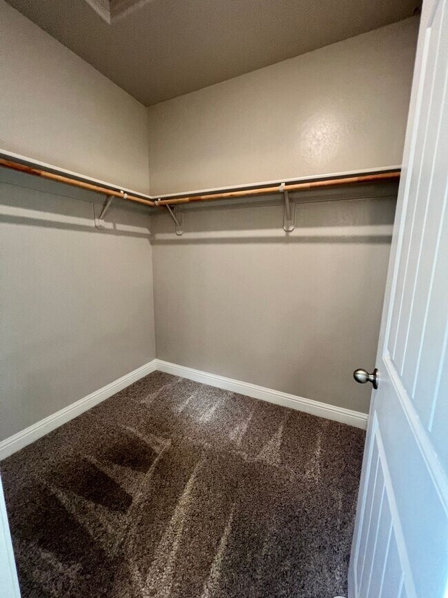 Building Photo - Charming and Elegant Home in Clovis District