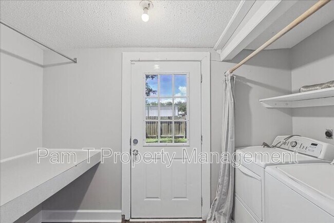 Building Photo - 2022 Ridgewood Ave