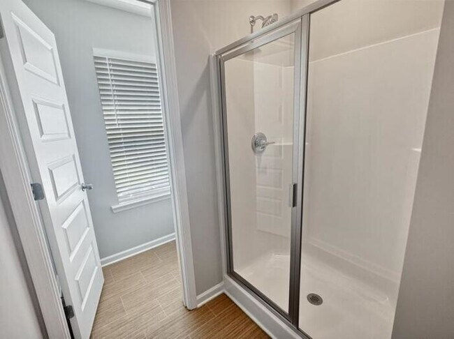 Building Photo - House - 3 beds, 3 baths,