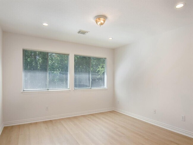 Building Photo - 74 S Scribewood Cir