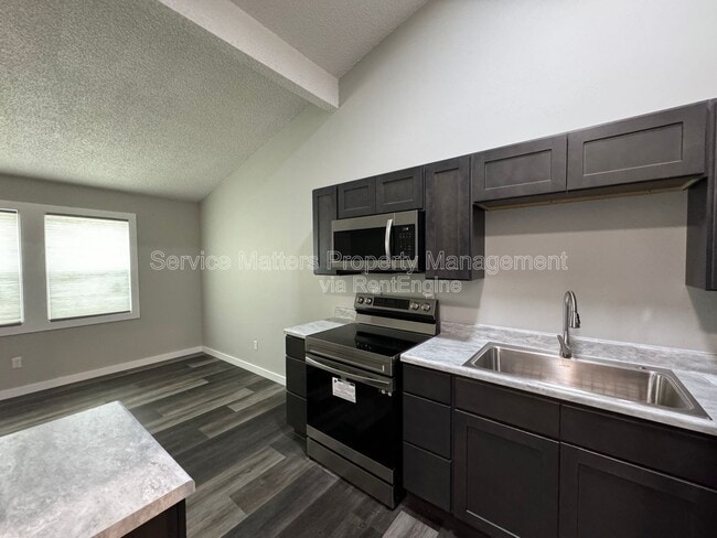 Building Photo - 481 N Fairfield Dr