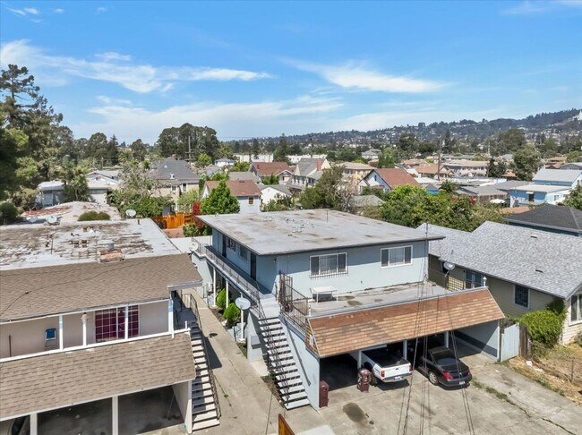 Building Photo - 2901 Octavia St
