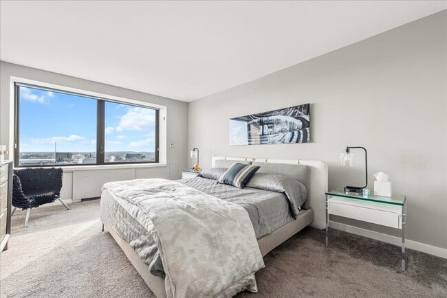 Building Photo - 65 E India Row