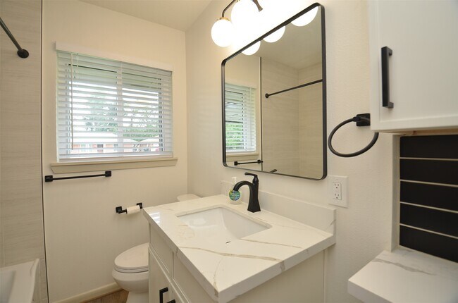 Building Photo - 9011 Theysen Dr