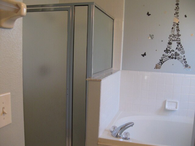 Building Photo - Beautiful 3/2 with a pool