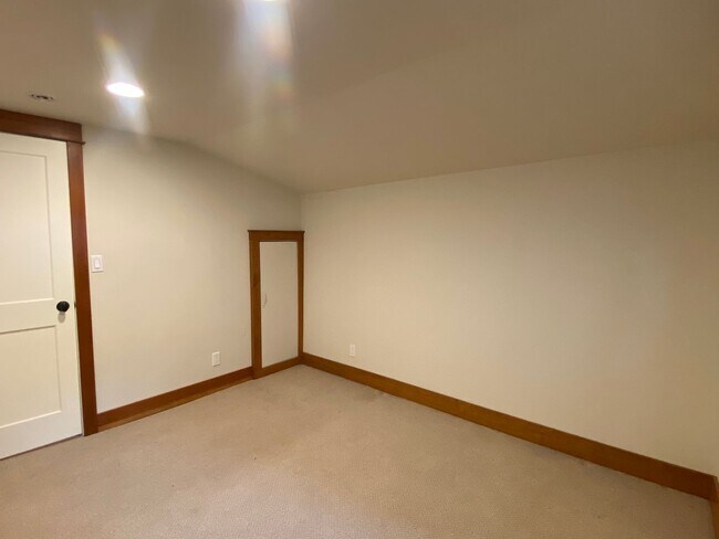 Building Photo - *Unfurnished* Charming, updated and walkable west side 3 BR + den/office