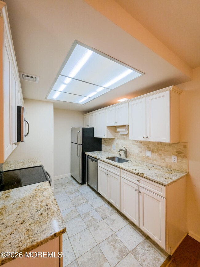 Building Photo - 227A Manchester Ln