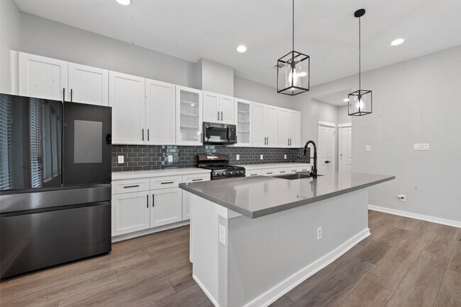 Building Photo - 8458 Berry Green Ln