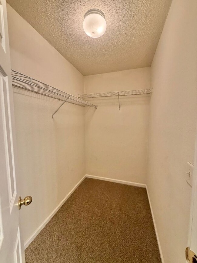 Building Photo - Quiet Cul De Sac Rental