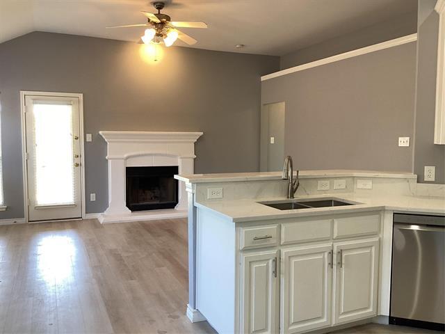Building Photo - 825 Coppin Dr
