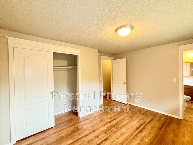 Building Photo - 4604 NE 137th Ave