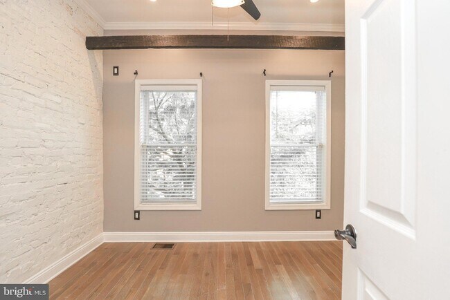Building Photo - 544 Newton Pl NW