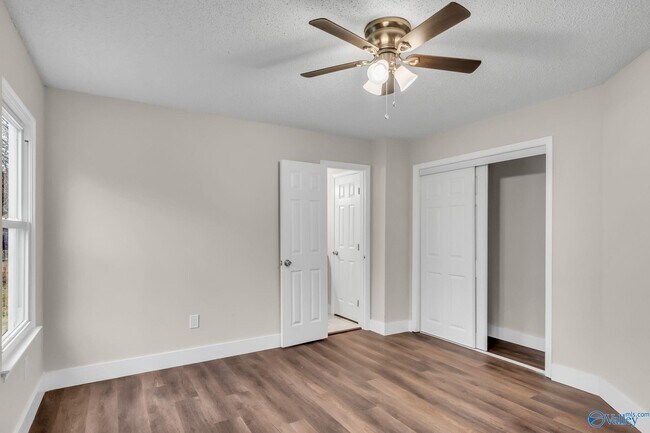 Building Photo - 213 Rebecca Pines Dr