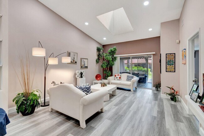 Building Photo - 6100 Waldwick Cir