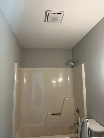 Building Photo - E16 Stonehedge Dr