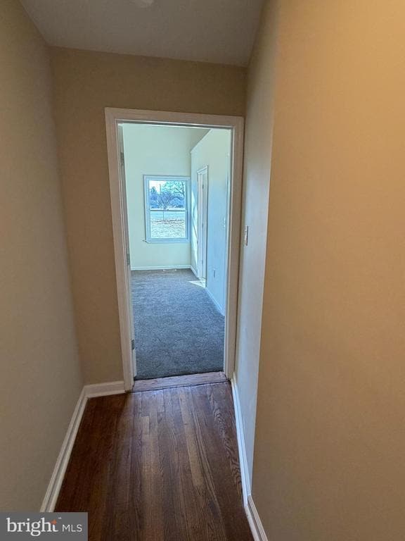 Building Photo - 15 W Floral Ave