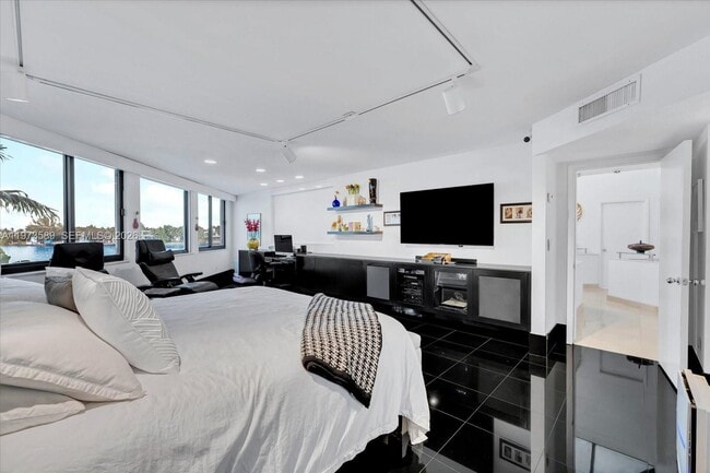 Building Photo - 279 N Hibiscus Dr