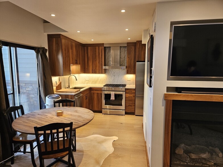 Dining/Kitchen - 477 Ala Wai Blvd