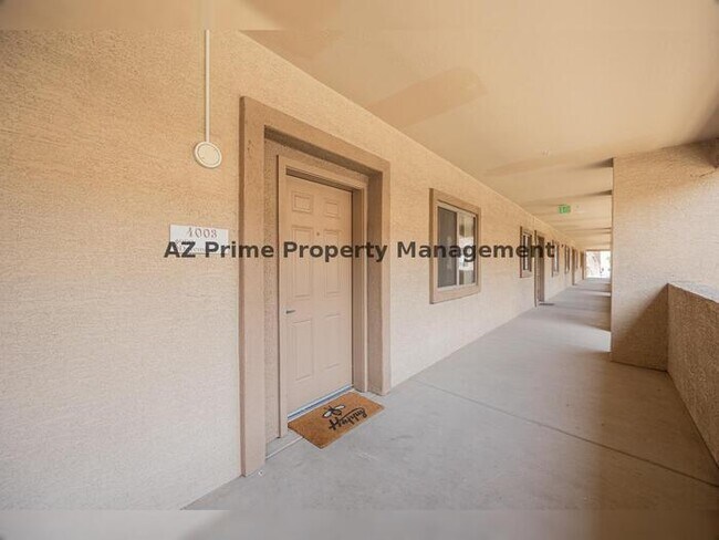 Building Photo - 920 E Devonshire Ave